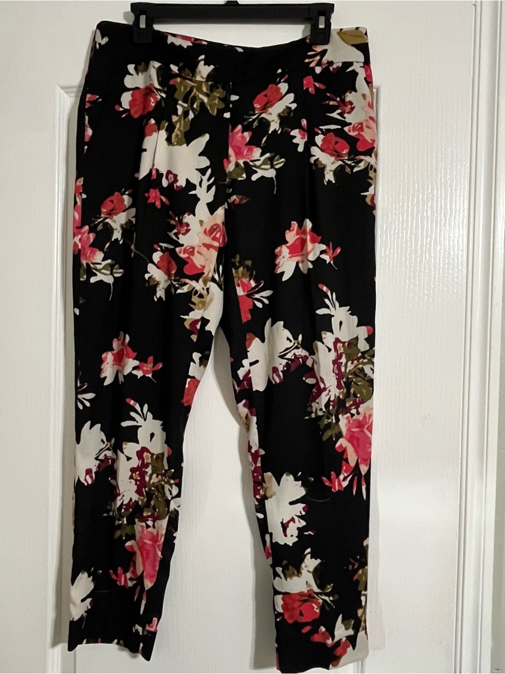 (NWOT) LOFT Black Floral Trousers with Pink, White & Olive Accents Size 6